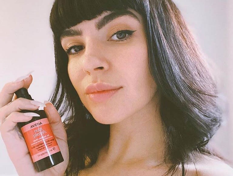 UGC image from Instagram, @mre.soeur Carrie Anne Mère Soeur holding Nutriplenish Multi-Use Hair Oil.