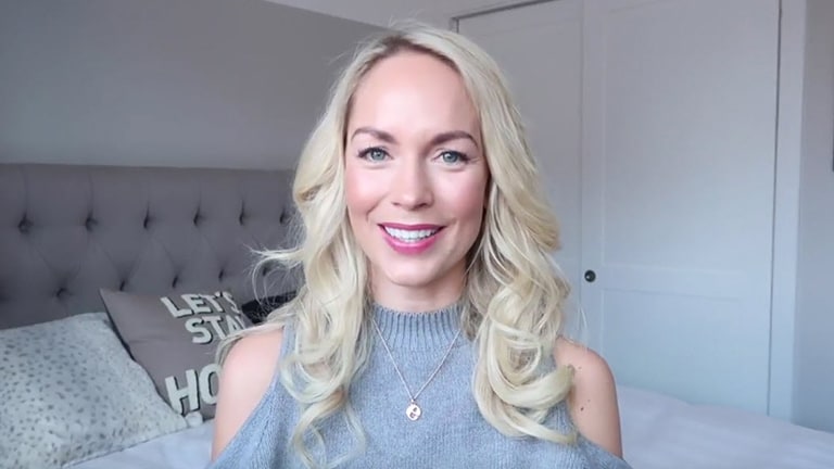 Click on video to demonstrate about how get bouncy curls with volume